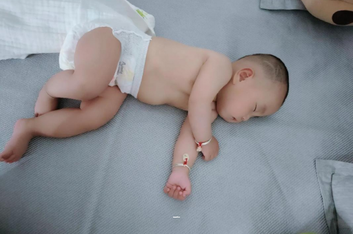 武威宝宝胳膊上起红疙瘩